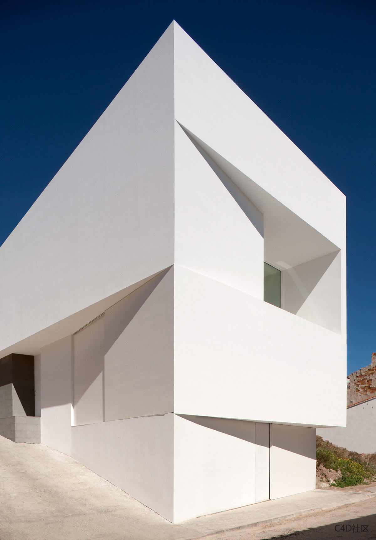 城堡俯瞰山腰上的房子-behance-Fran Silvestre Arquitectos
