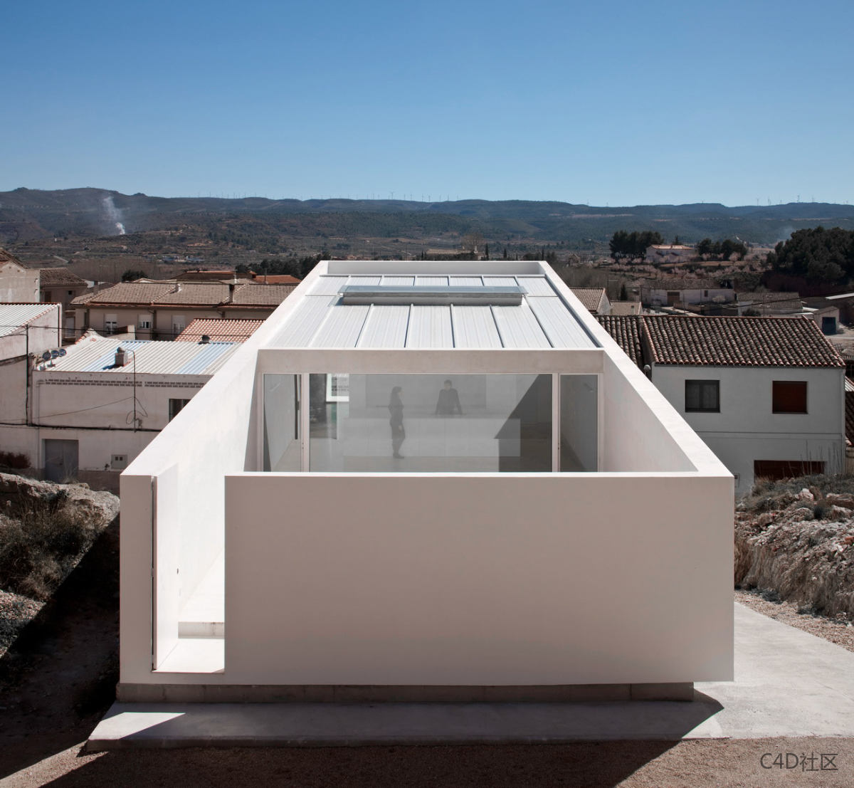 城堡俯瞰山腰上的房子-behance-Fran Silvestre Arquitectos