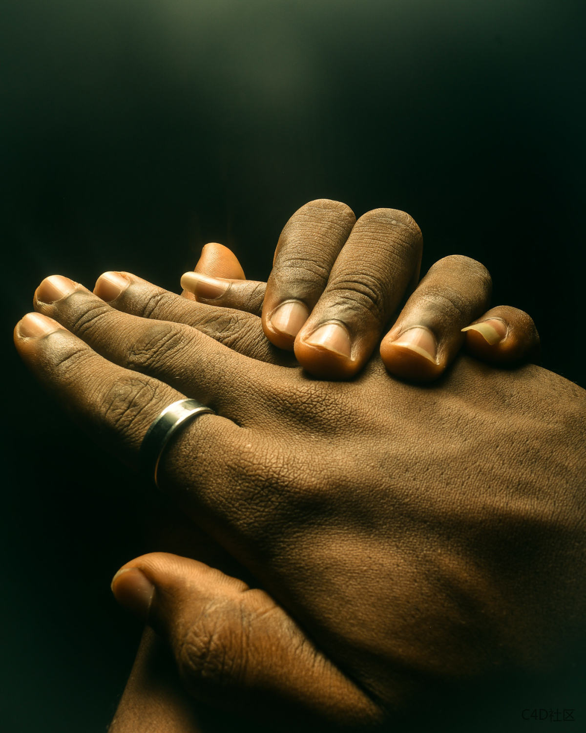 光影下的手-极具张力