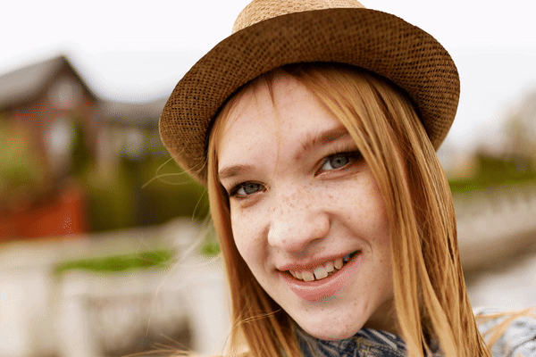 Face 3D v1.0.2 fro After Effects 图片转三维摄像机运动视差脚本